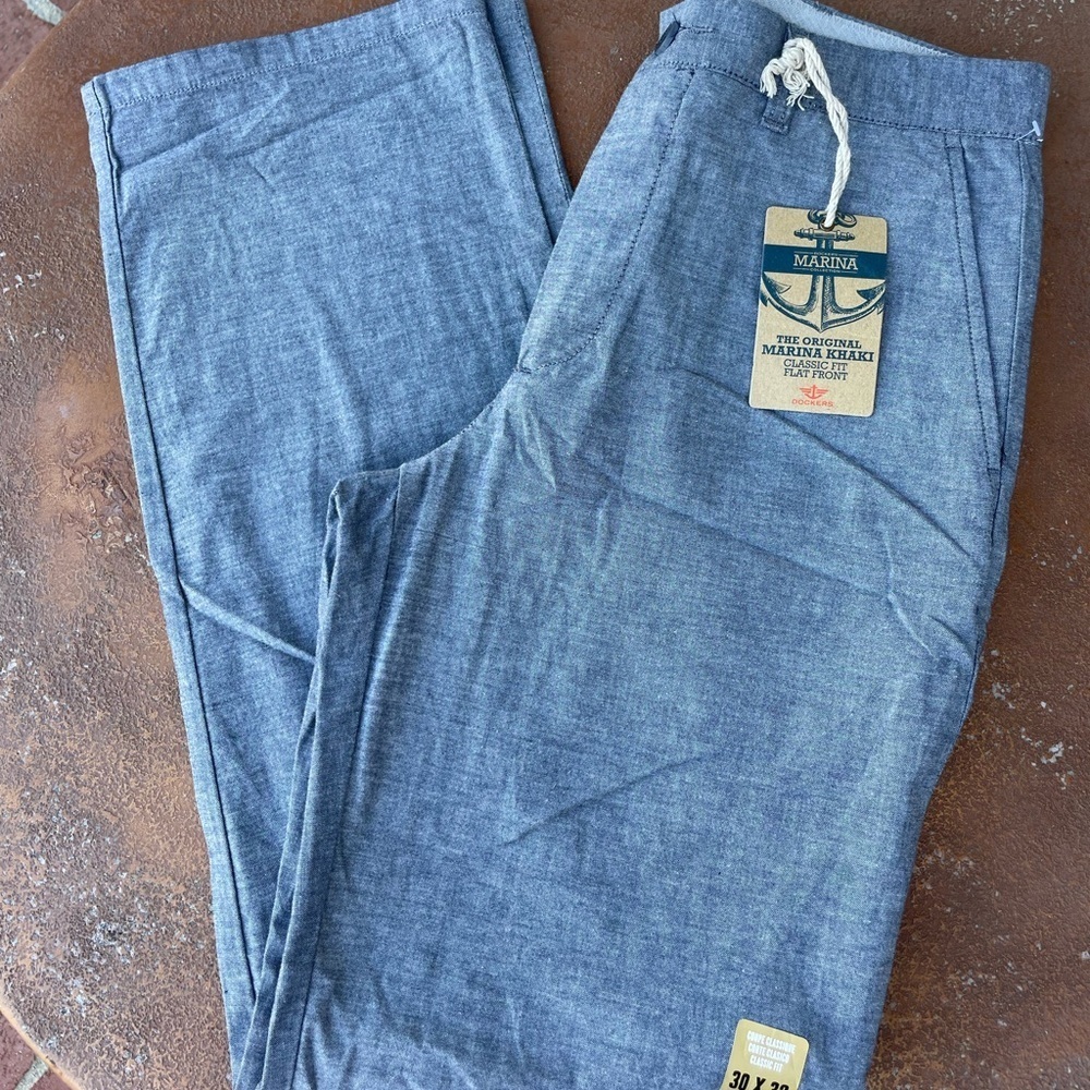NWT men’s Dockers classic fit marina khaki 30x32